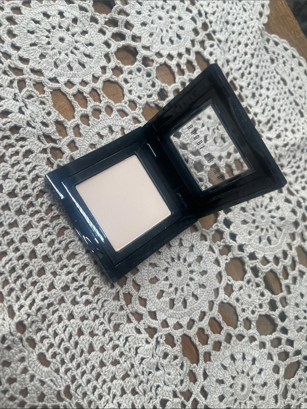 Bobbi Brown light neutral